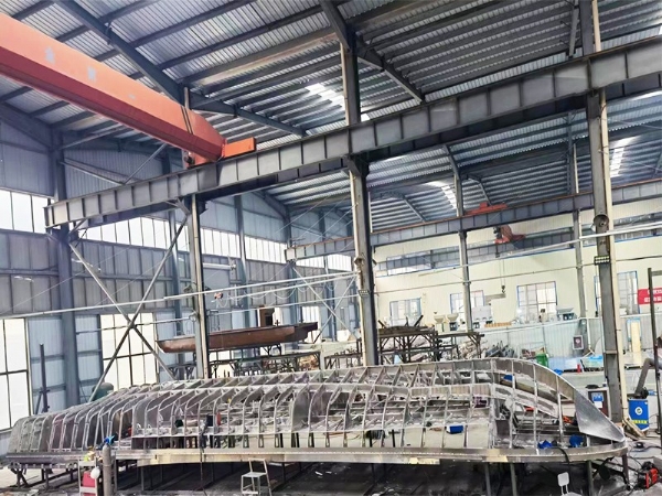 船體結(jié)實(shí)，造型美觀(guān)